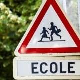 Le Conseil d'Etat a reçu des élus français pour discuter des élèves frontaliers, qui seront exclus des écoles du canton à la rentrée 2026 (image d'illustration). KEYSTONE/SALVATORE DI NOLFI